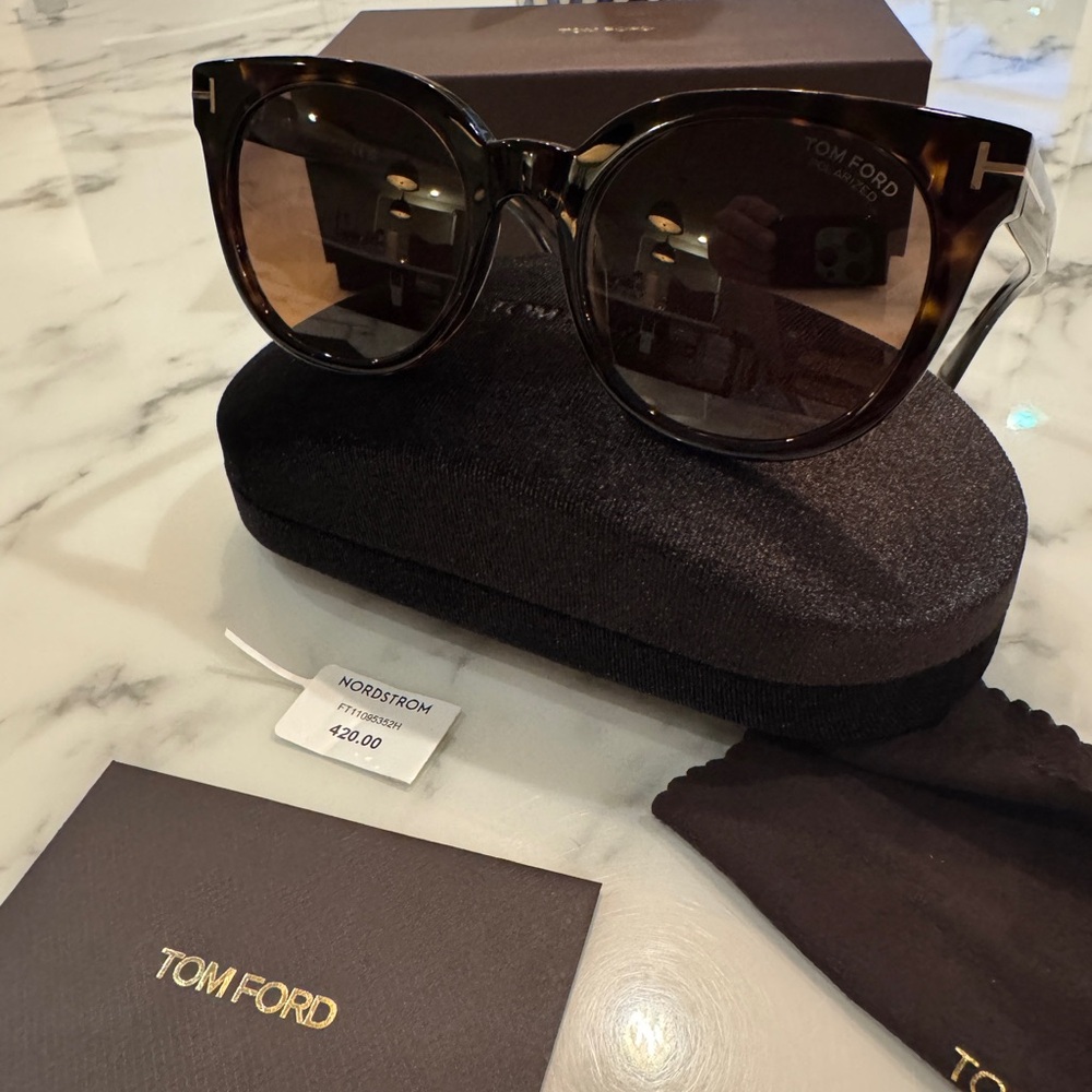Tom Ford Moira women’s Brown Tortoise Sunglasses 53mm made in Italy polarized